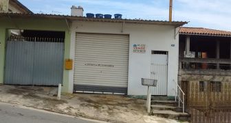 2 Casas e uma edícula de 2 cômodos REF-1533