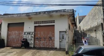  2 Casas +  2 salões comerciais  REF- 2349